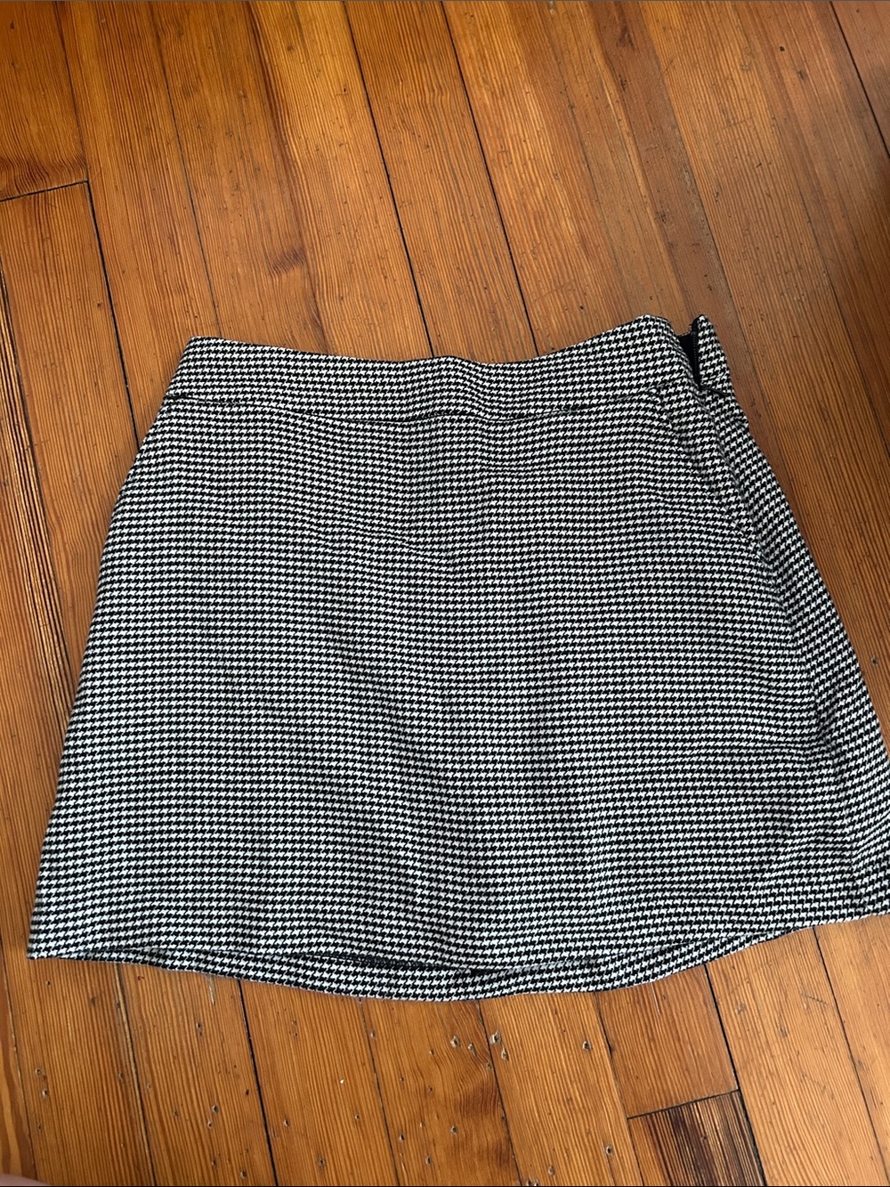 Abercrombie & Fitch Black and White Houndstooth A-Line Skirt